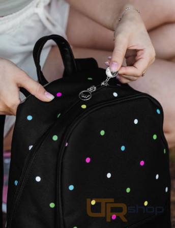 detail ZANE DOTTY BLACK prostorný batoh na zip