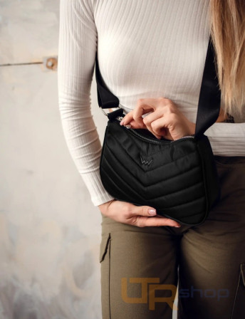 detail LIVA Black lehká prošívaná crossbody kabelka Vuch P 12757