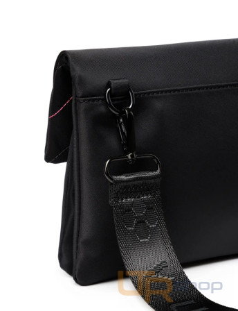 detail YELLA BALCK lehká mini kabelka Vuch P 12798