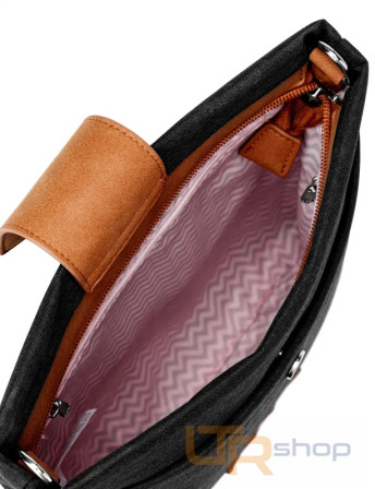 detail VIGO BLACK crossbody kabelka z odolného materiálu